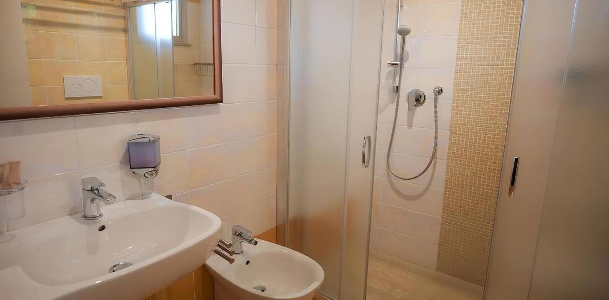 Hotel Gioiosa تْشيزيناتيكو المظهر الخارجي الصورة